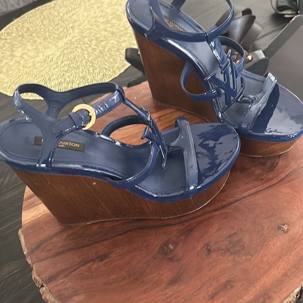 Size 40 Louis Vuitton patten, leather wedge, worn maybe three times. - Picture 3 of 4